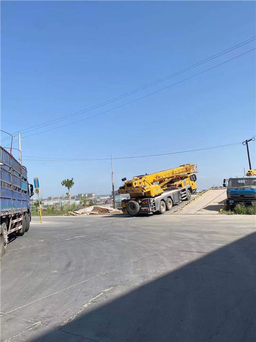 泊头市25吨吊车的租赁价格大概是多少？